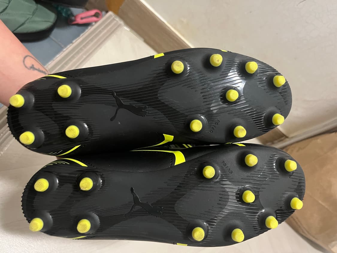 푸마 축구화 블랙 2개와 풋살화 상품이미지8