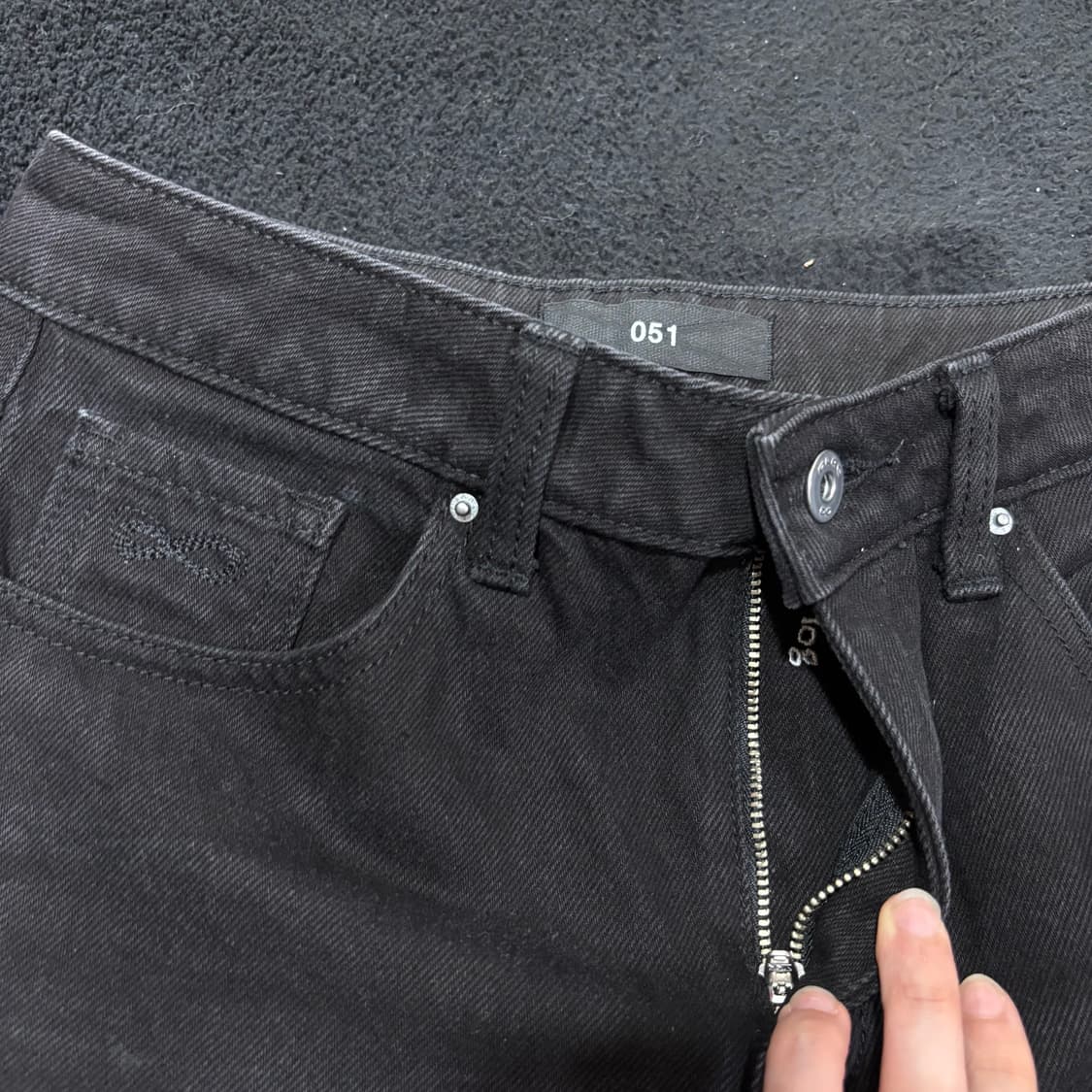 26 플랙 051 LOG 세미와이드 흑청 데님팬츠 상품이미지3