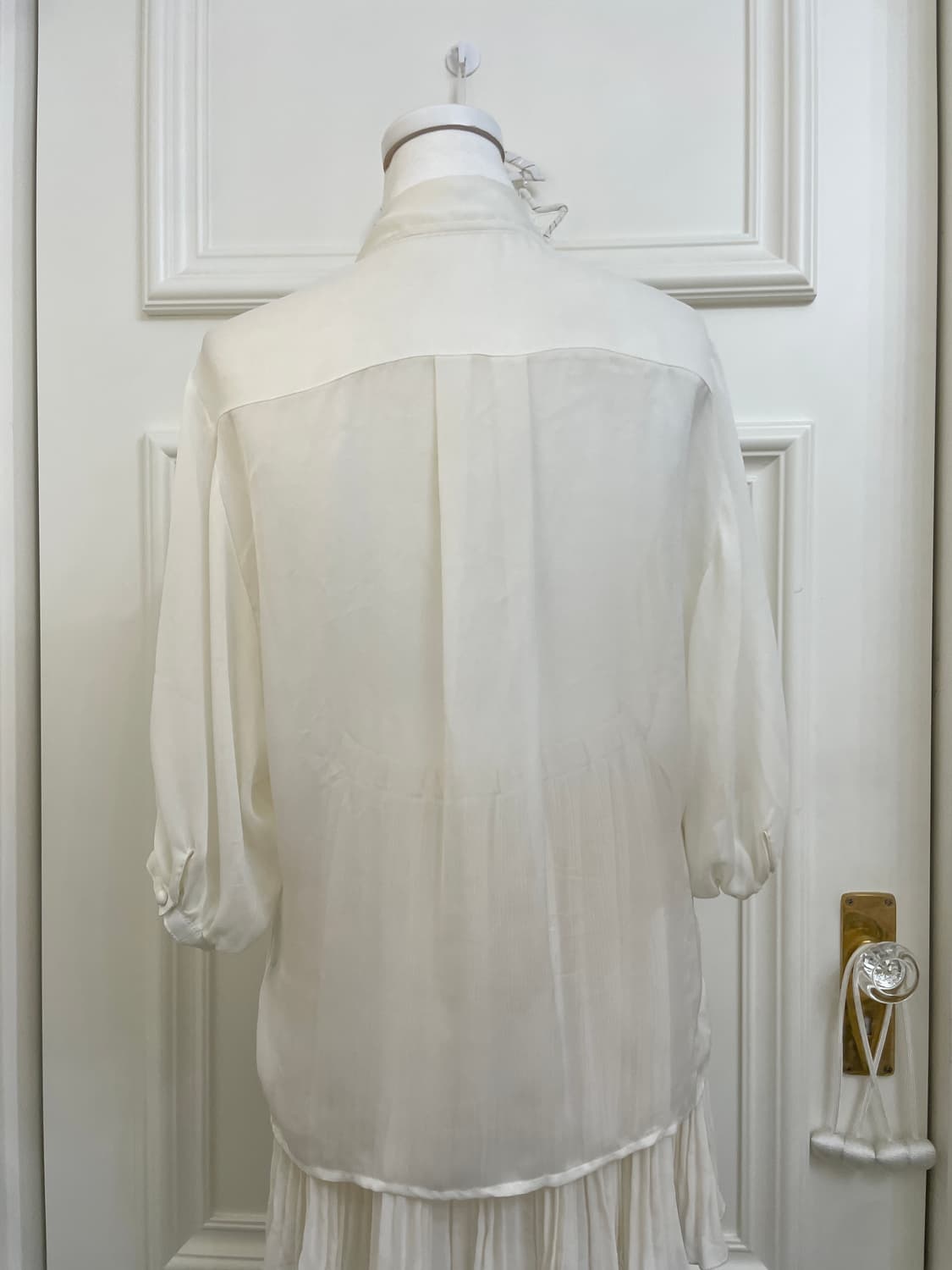 ivory ruffle pleats point bow blouse 상품이미지4