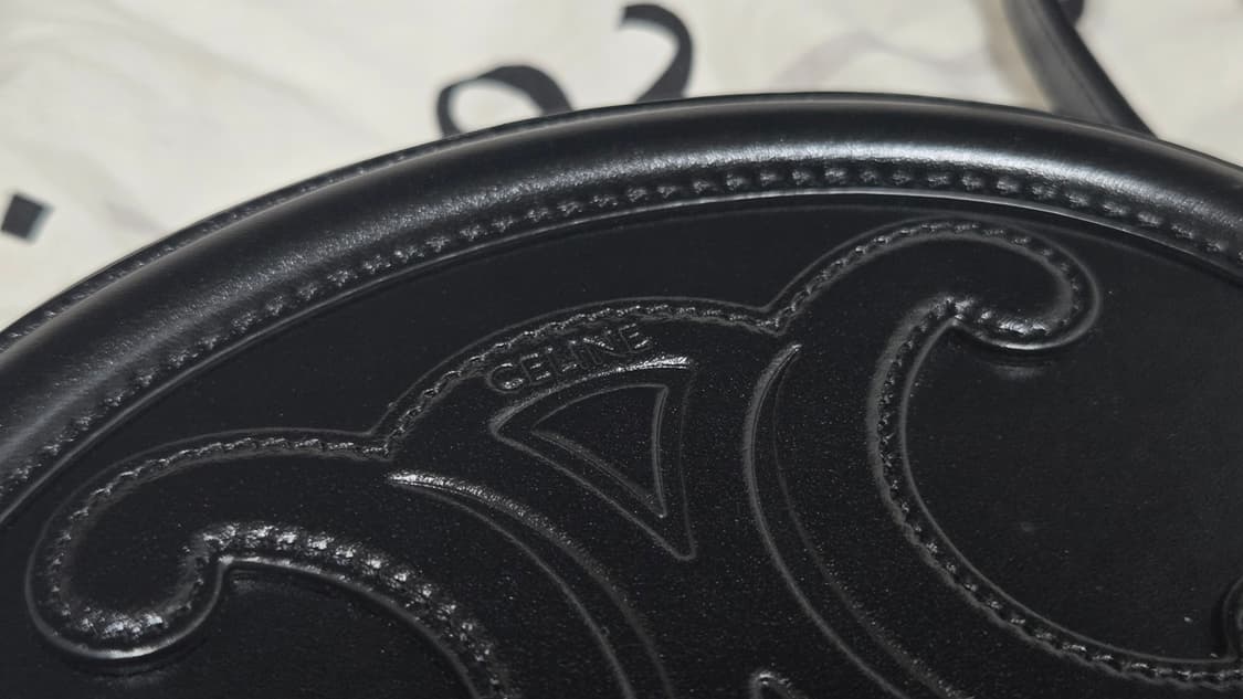 설연휴전급처가격 지나면다시가격올려요)셀린느 오벌 펄스 미니백 블랙 S급 상품이미지3