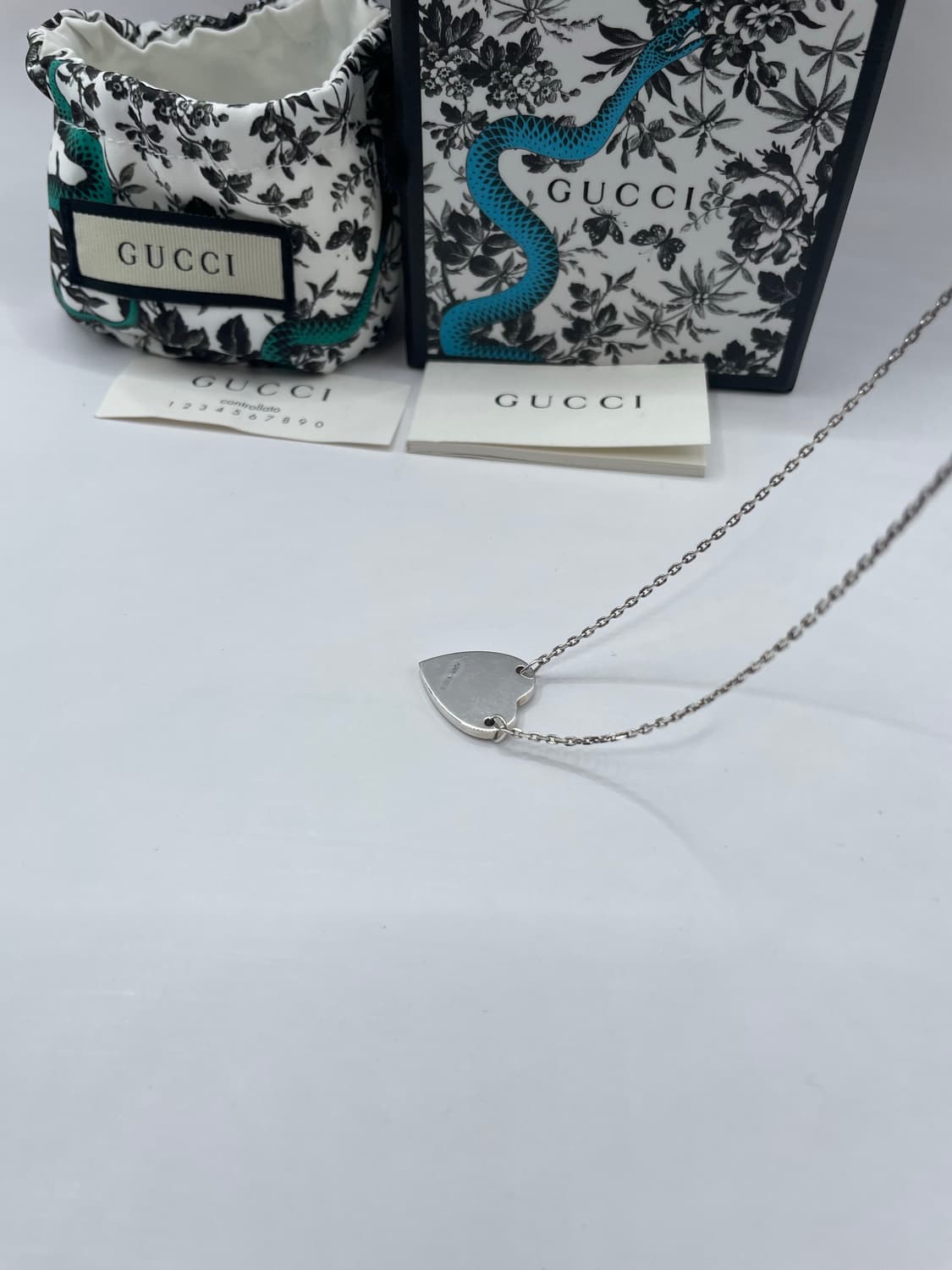 구찌 목걸이 트레이드마크 하트 펜던트 네크리스 상품이미지3