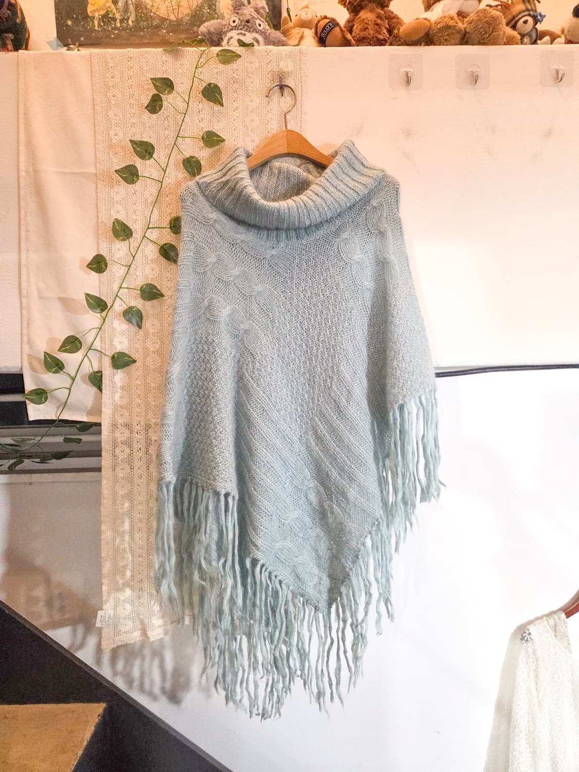 물빛 모헤어 케이프 니트 상품이미지1