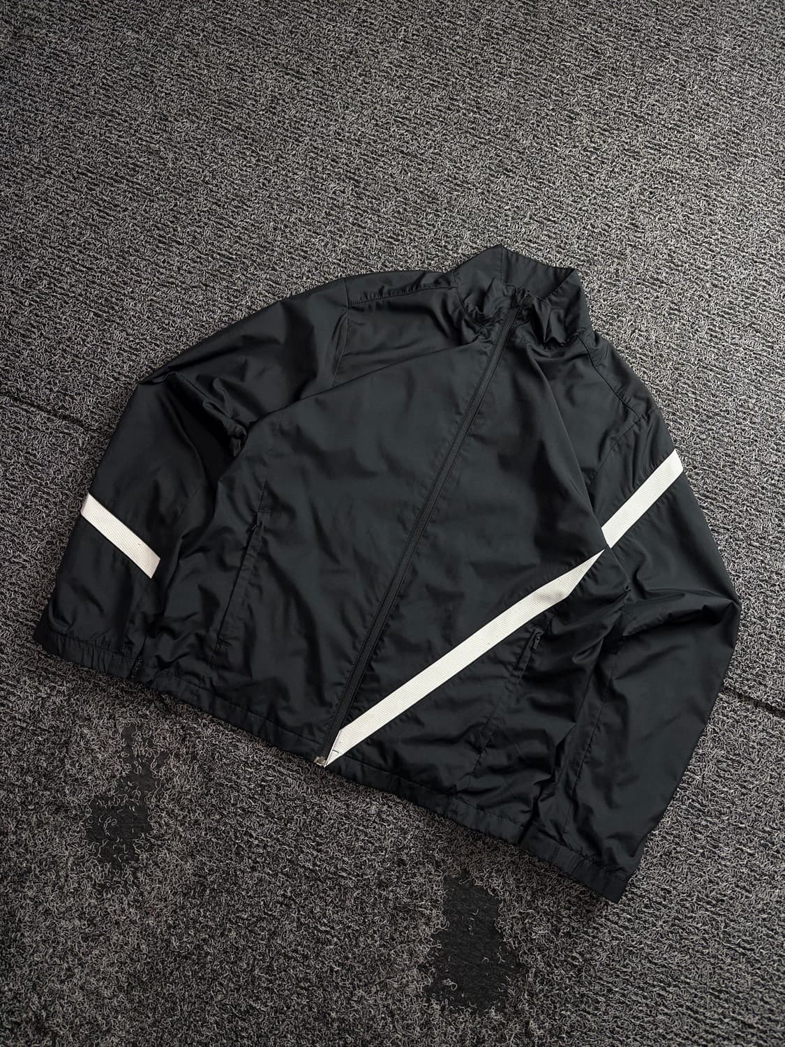 나이키 사선라인 디테일 에슬레틱 바람막이 3290 상품이미지1