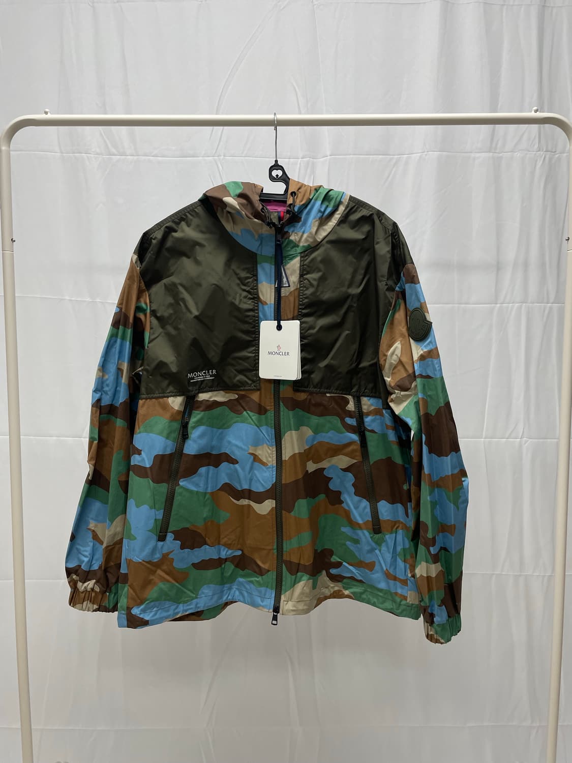 [새상품급/택구성] 몽클레어 쿤데 카모플라쥬 후드 바람막이 자켓 [4] 상품이미지1