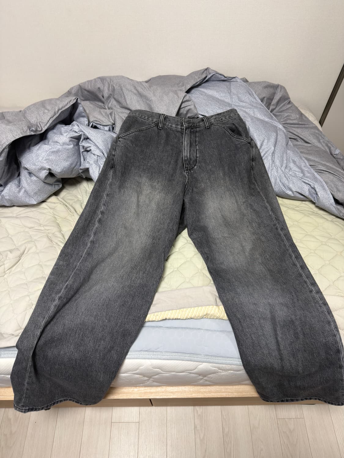 [2] 해칭룸 와이드커브드진 블랙 상품이미지1