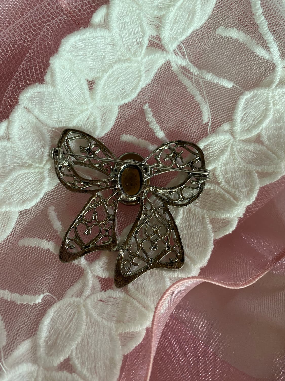  레드 패브릭 센터 리본 메탈 브로치 상품이미지5