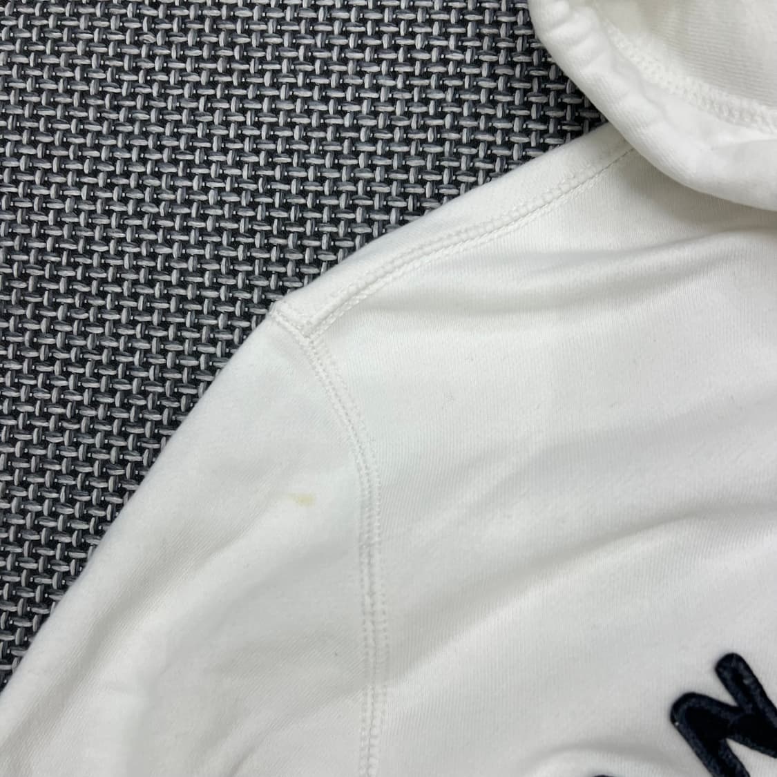 착샷O 후아유 화이트 후드집업 상품이미지3