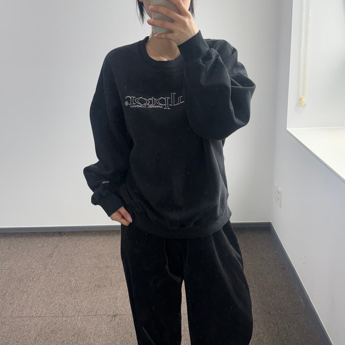 Sculptor 스컬프터 스펠아웃로고 블랙 맨투맨 상품이미지1