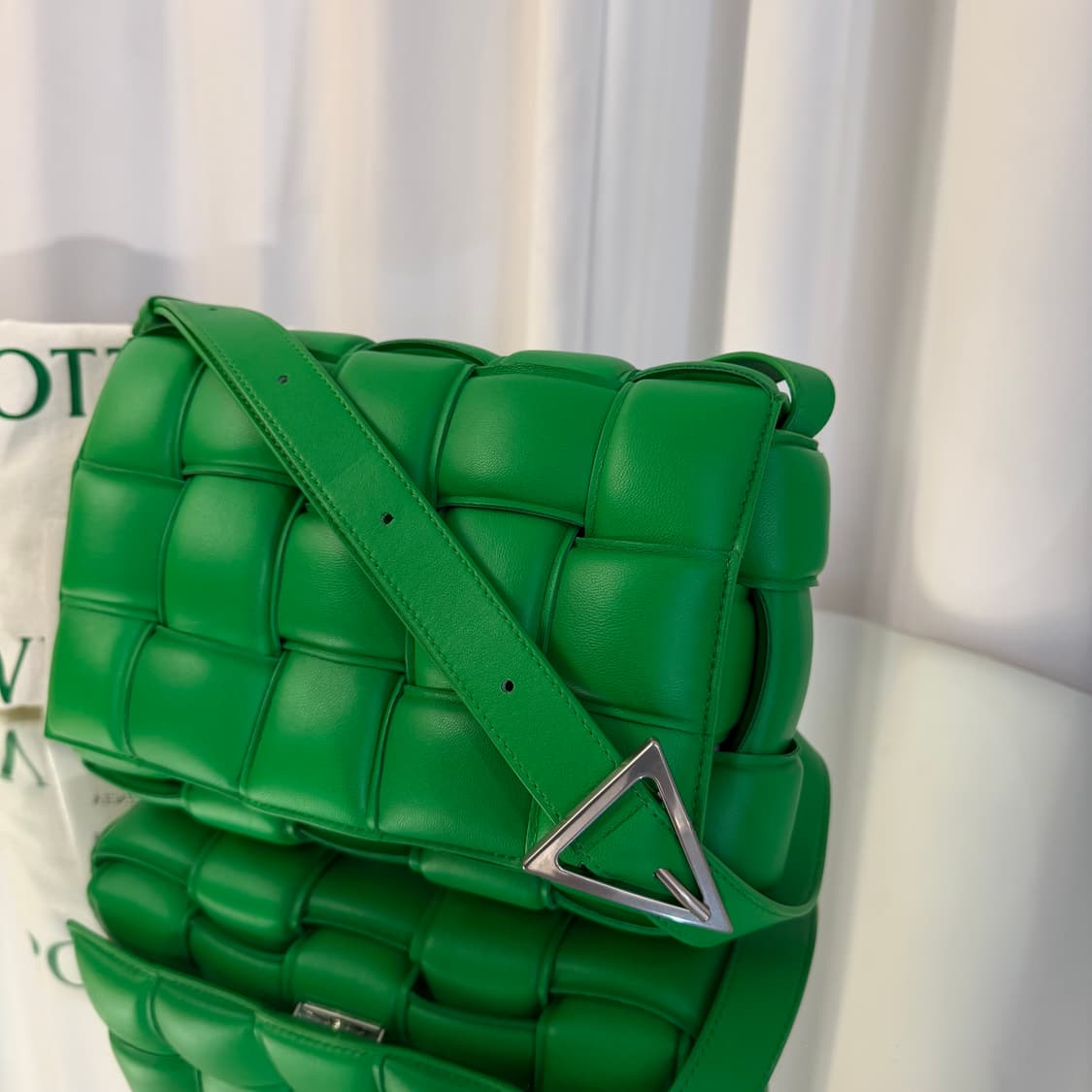 보테가베네타 인트레치아토 패딩 카세트 크로스백 상품이미지3