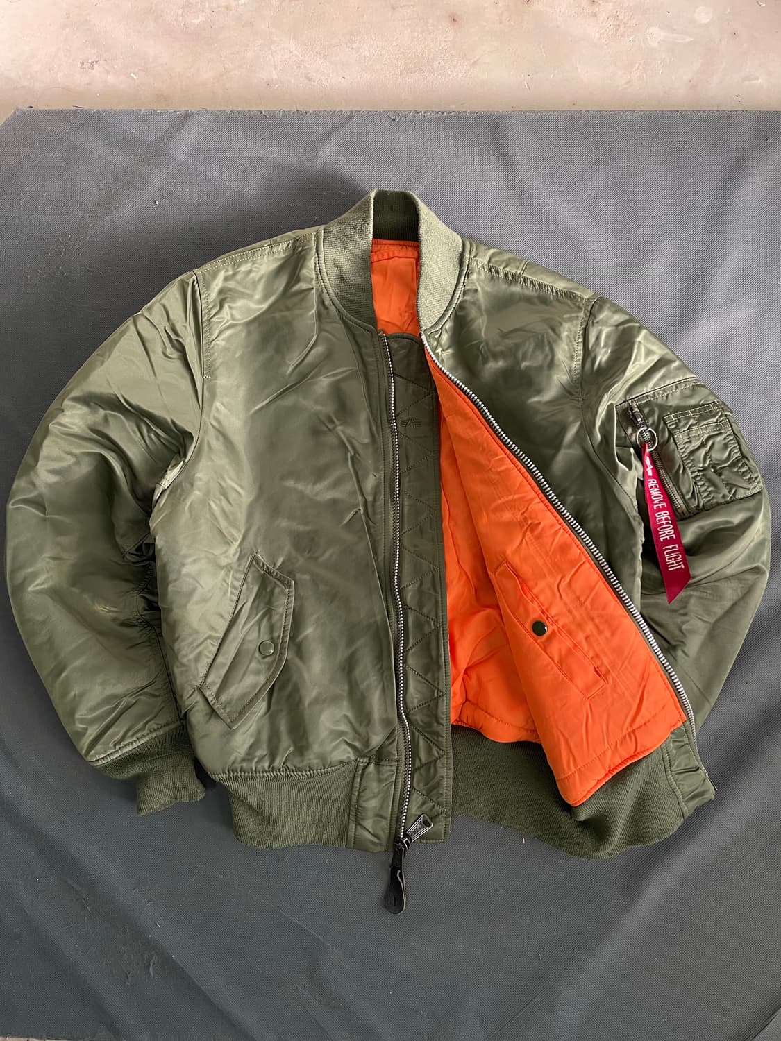 알파인더스트리 MA-1 봄버 자켓 카키 S(90-95) 상품이미지1