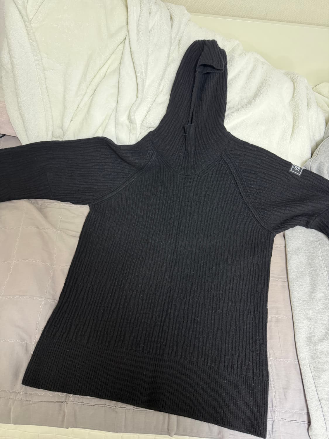 아더에러 바라클라바 니트 상품이미지1