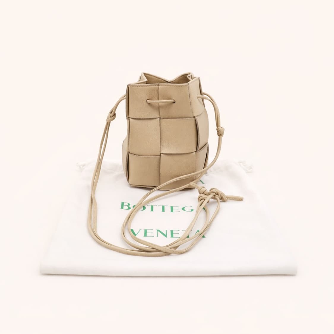 [S급] 보테가베네타 카세트 버킷백 미니 판매합니다!!! 상품이미지1