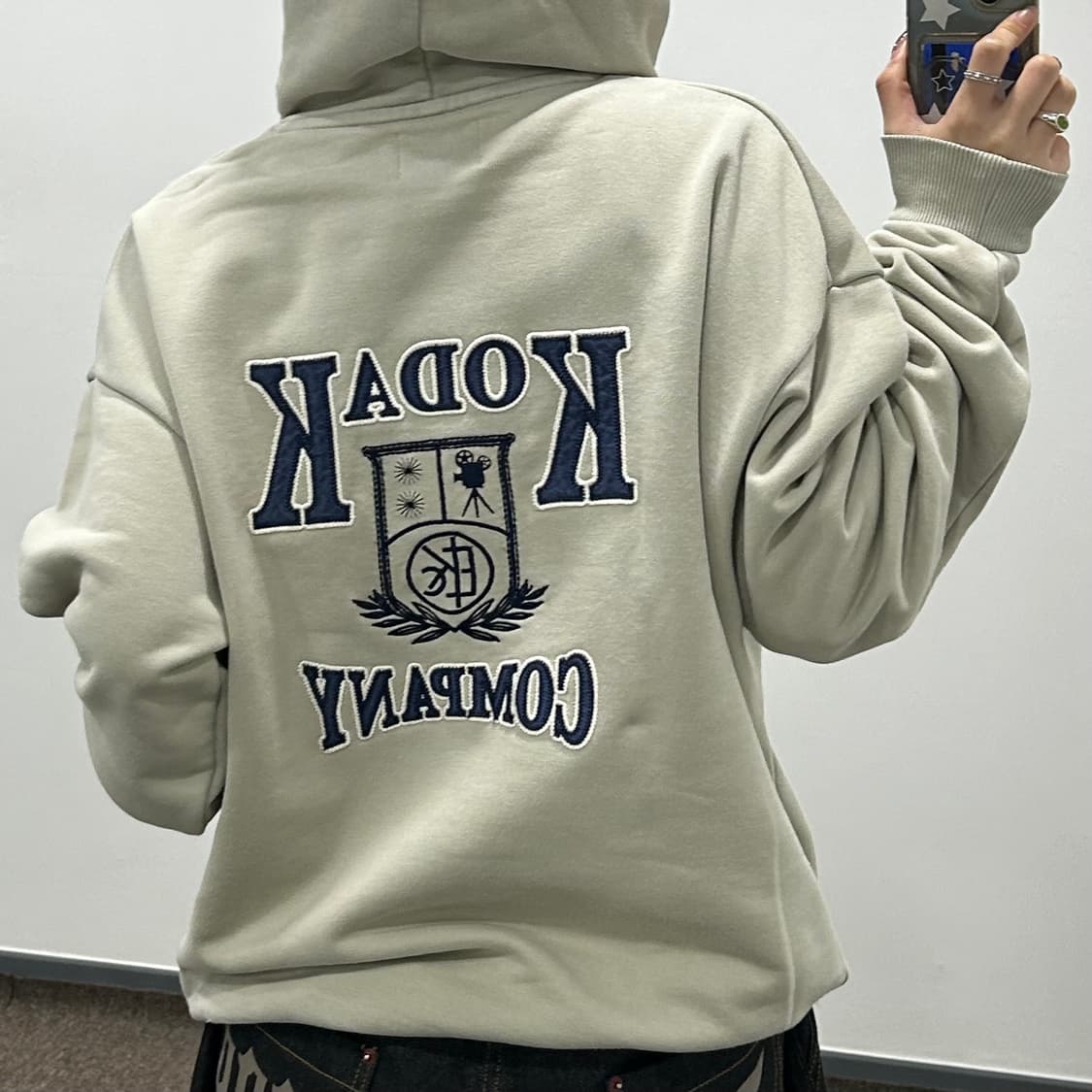 Kodak 코닥 자수 백포인트 베이지그레이 후드티  상품이미지1