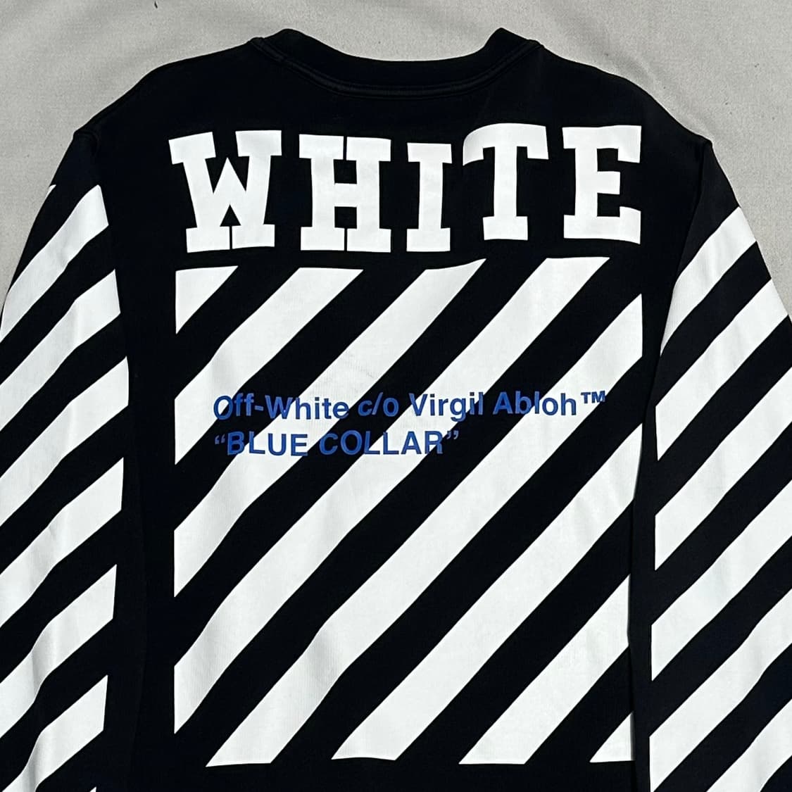 S 오프화이트 브러쉬드 다이애그 블랙 맨투맨 상품이미지1