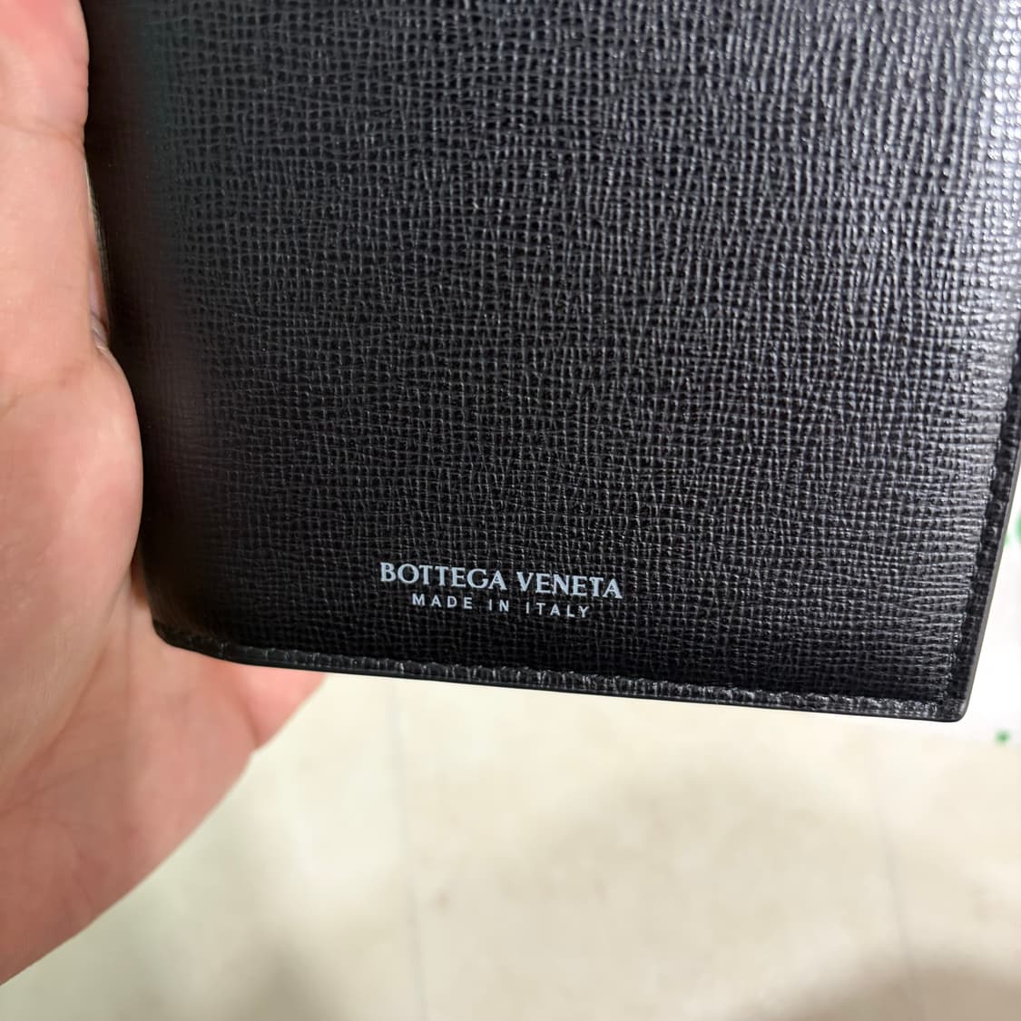 [새상품]보테가베네타 로고 반지갑 블랙 현대백화점 상품이미지4