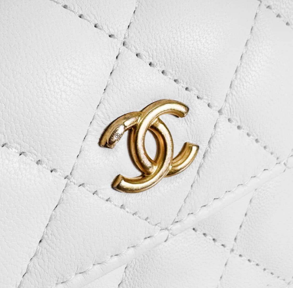 [MINI] 샤넬 골든볼 체인 램스킨 크로스백 미니백 화이트 금장 미니 상품이미지5