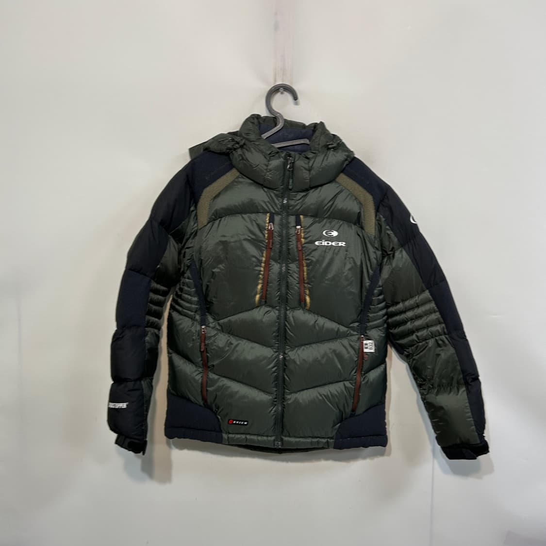 아이더 남성 윈드스토퍼 구스다운 패딩 95 빵빵함 상품이미지1