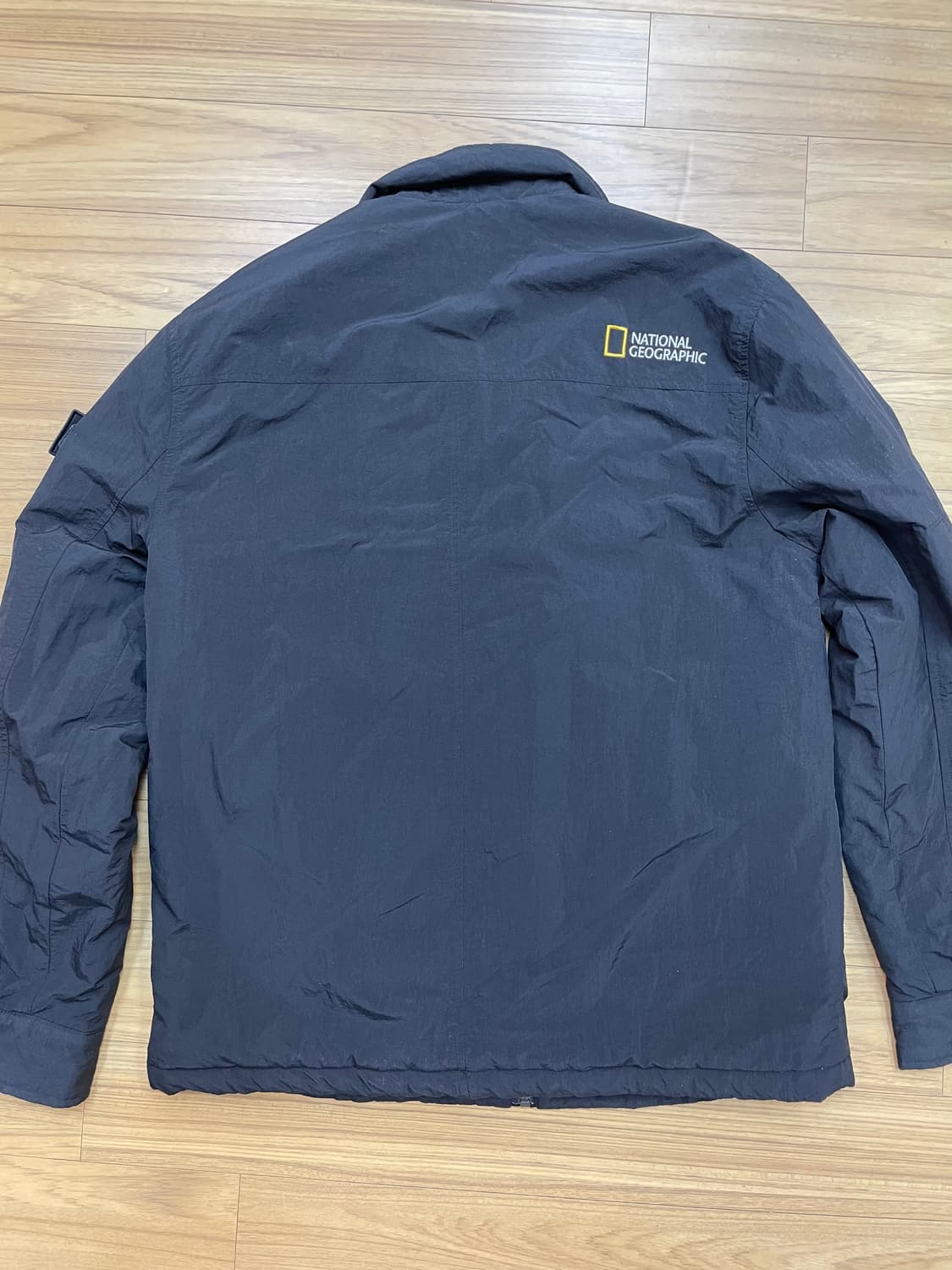 내셔널지오그래픽 경량 점퍼 블랙 색상 L 사이즈입니다. N214M 모델이 상품이미지2