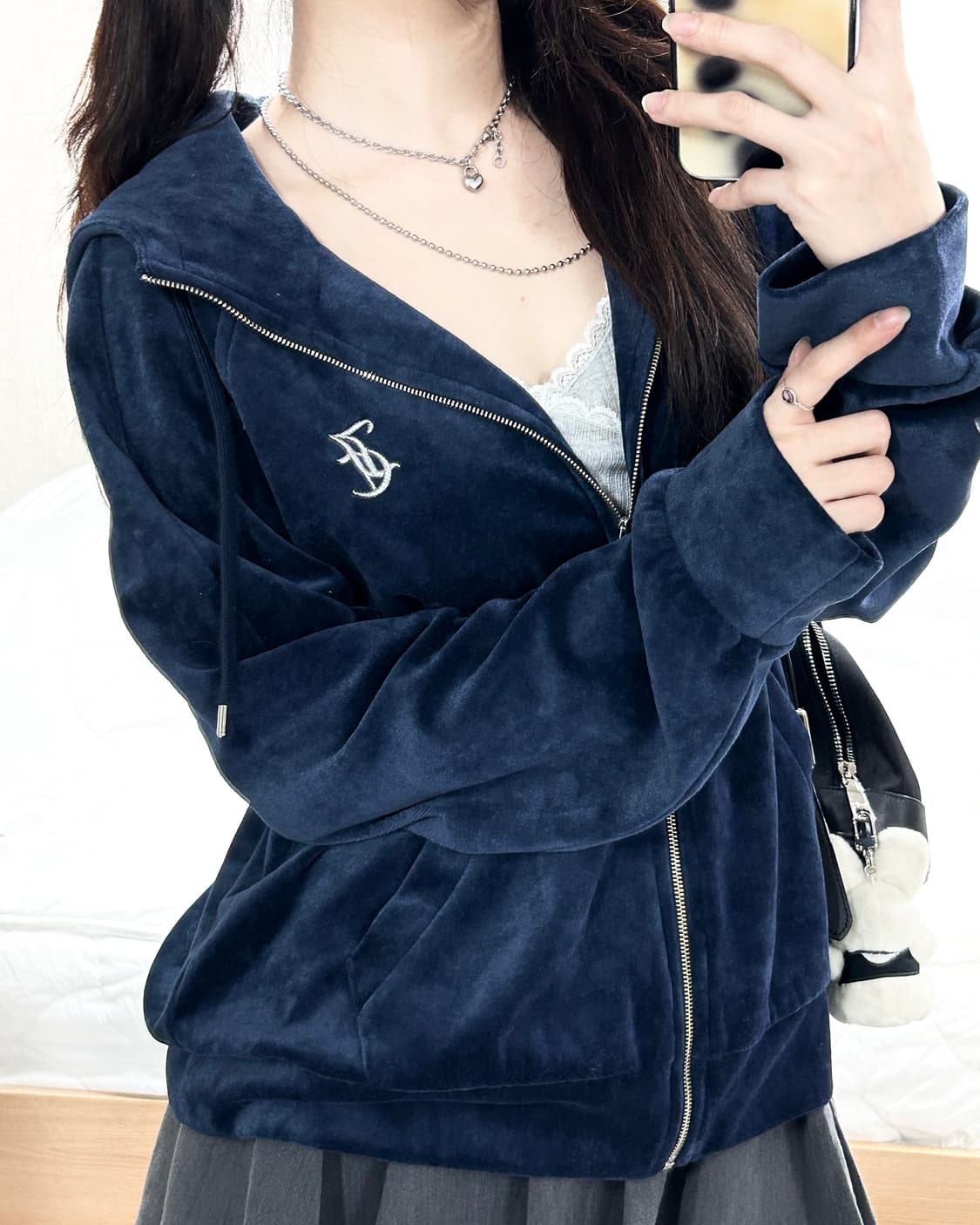 쥬시꾸뛰르 빅로고 네이비 벨벳 후드집업 상품이미지2