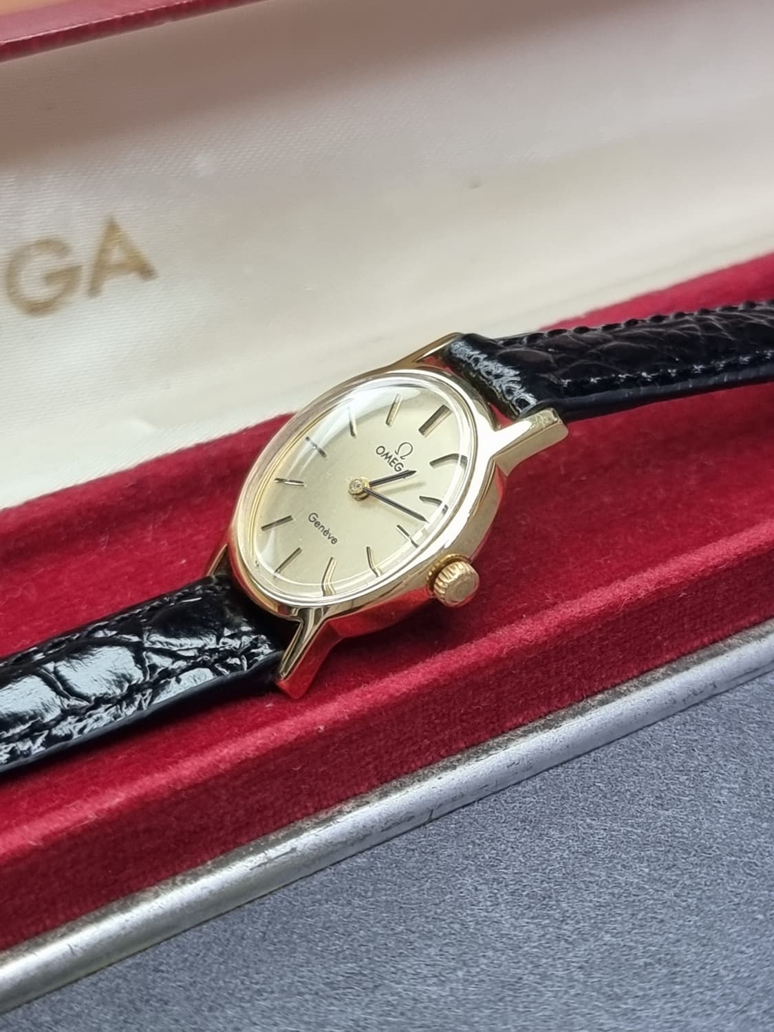 오메가 제네브 빈티지 오벌 샴페인 선레이 다이얼 수동 여성시계 상품이미지3