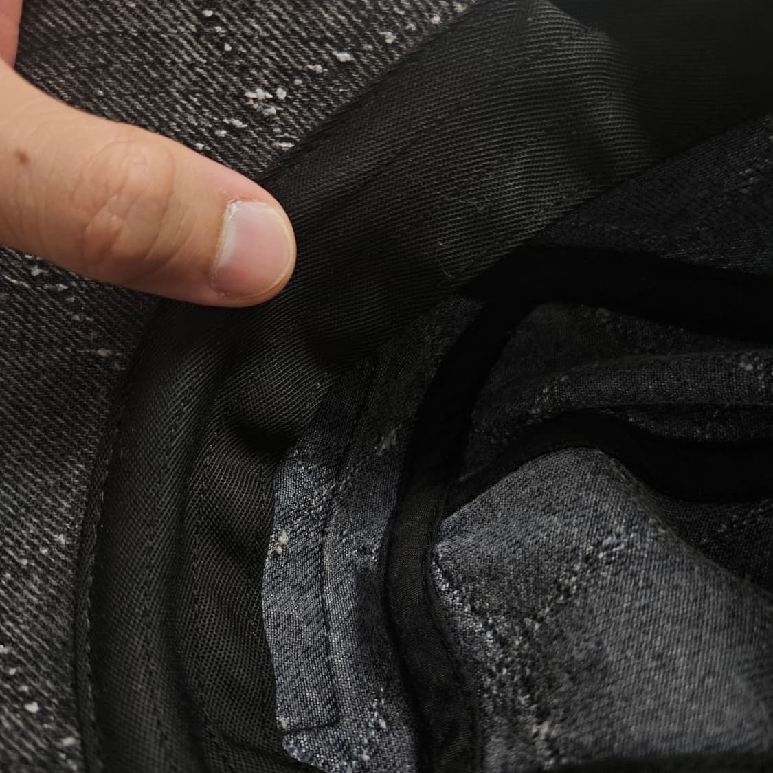 슈프림 펀치드 데님 캠프캡 블랙 23FW 팔아요  상태좋음 상품이미지3