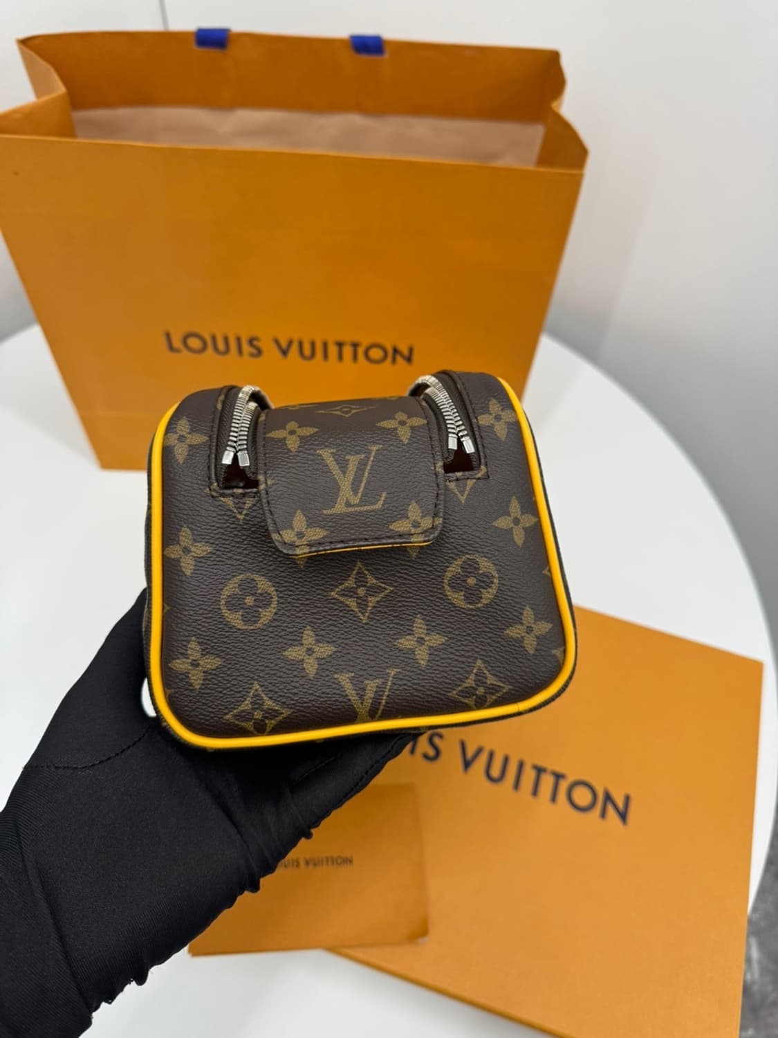 [백화점] 루이비통 돕 키트 토일렛 파우치 사프란 옐로우  상품이미지5