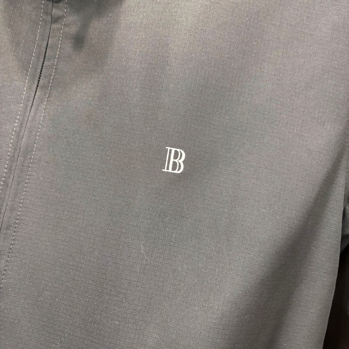 발망 하이넥 집업 자켓 로고 자수 레드 파이핑 밑단 스트링 디테일 블랙 상품이미지6