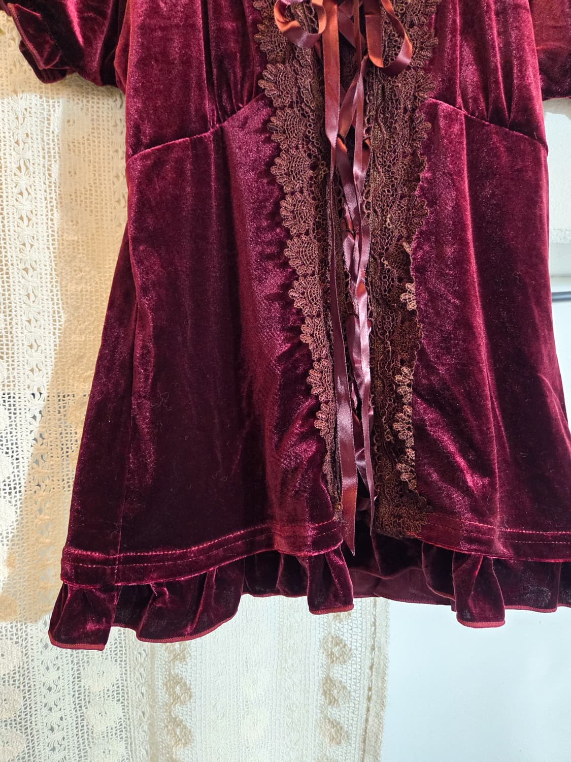 axes femme 벨벳 아일렛 탑 상품이미지3