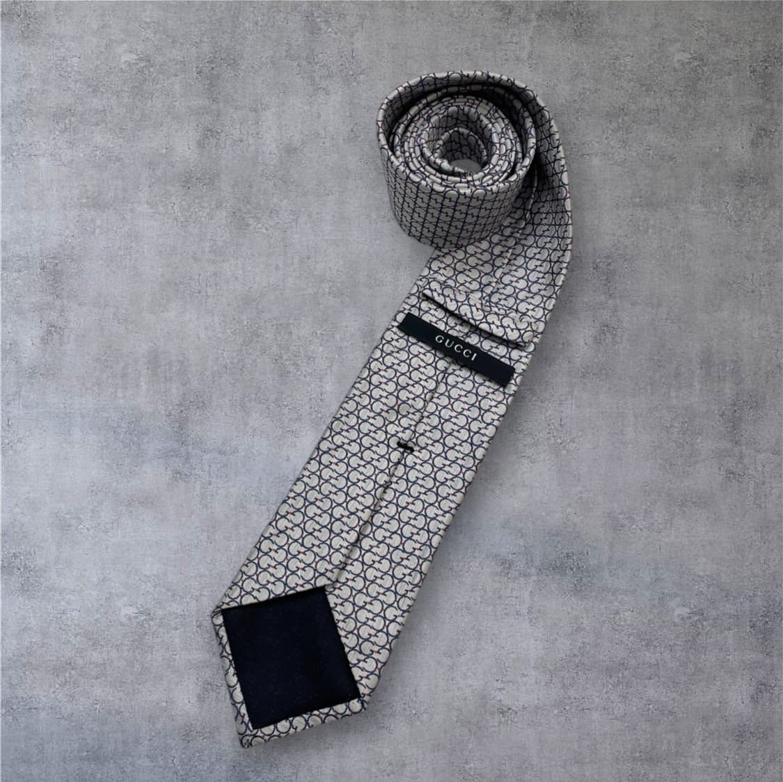 구찌 Gucci 라이트그레이 인터로킹 G 패턴 실크 넥타이 상품이미지1