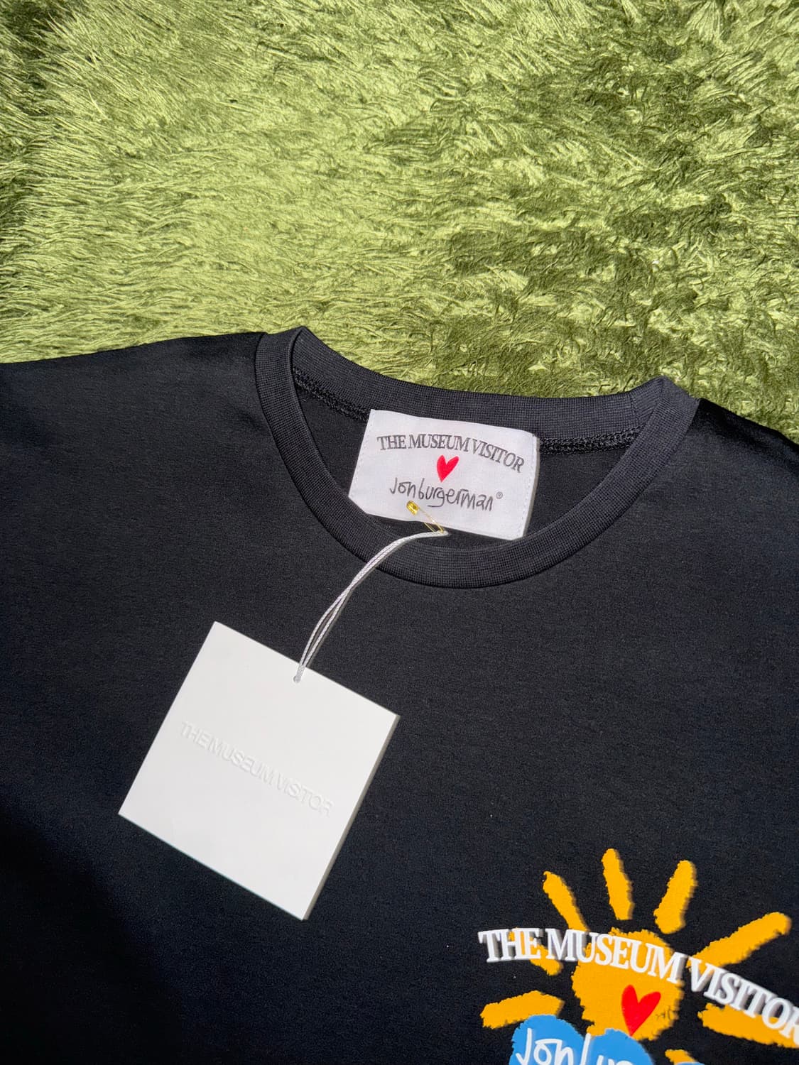 [S] 더뮤지엄비지터 X 존 버거맨 콜라보 플래닛 프린트 티셔츠 상품이미지3