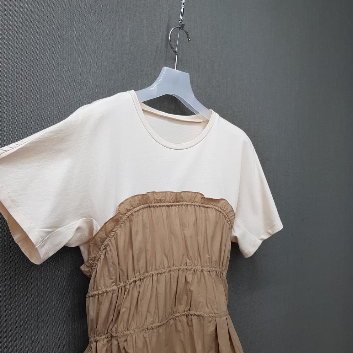 한섬 마인 2024 셔링 레이어드 하프 슬리브 탑 82-90-160사이즈 상품이미지3