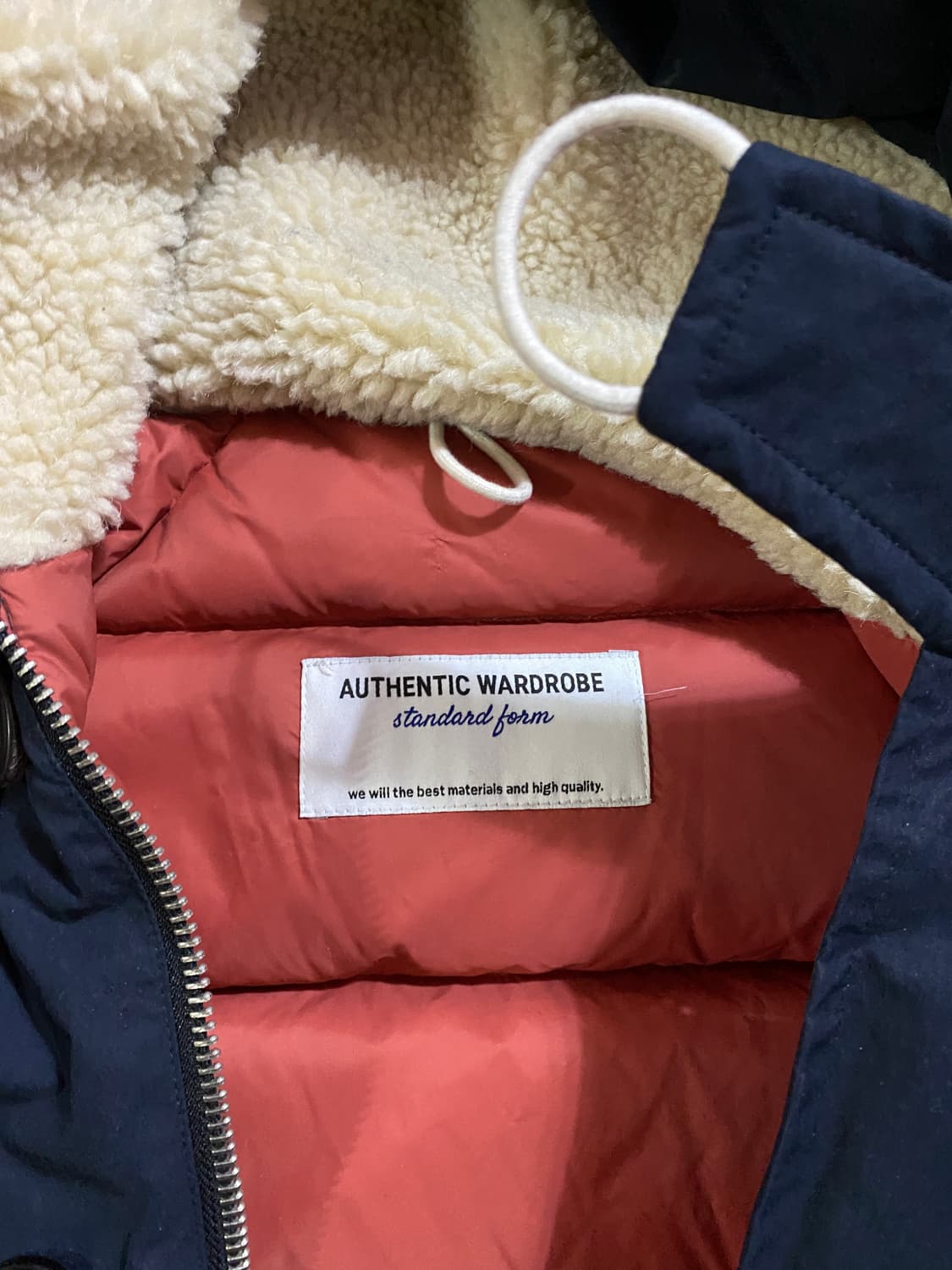 AUTHENTIC WARDROBE 네이비 덕다운 패딩 (국내100) 상품이미지3