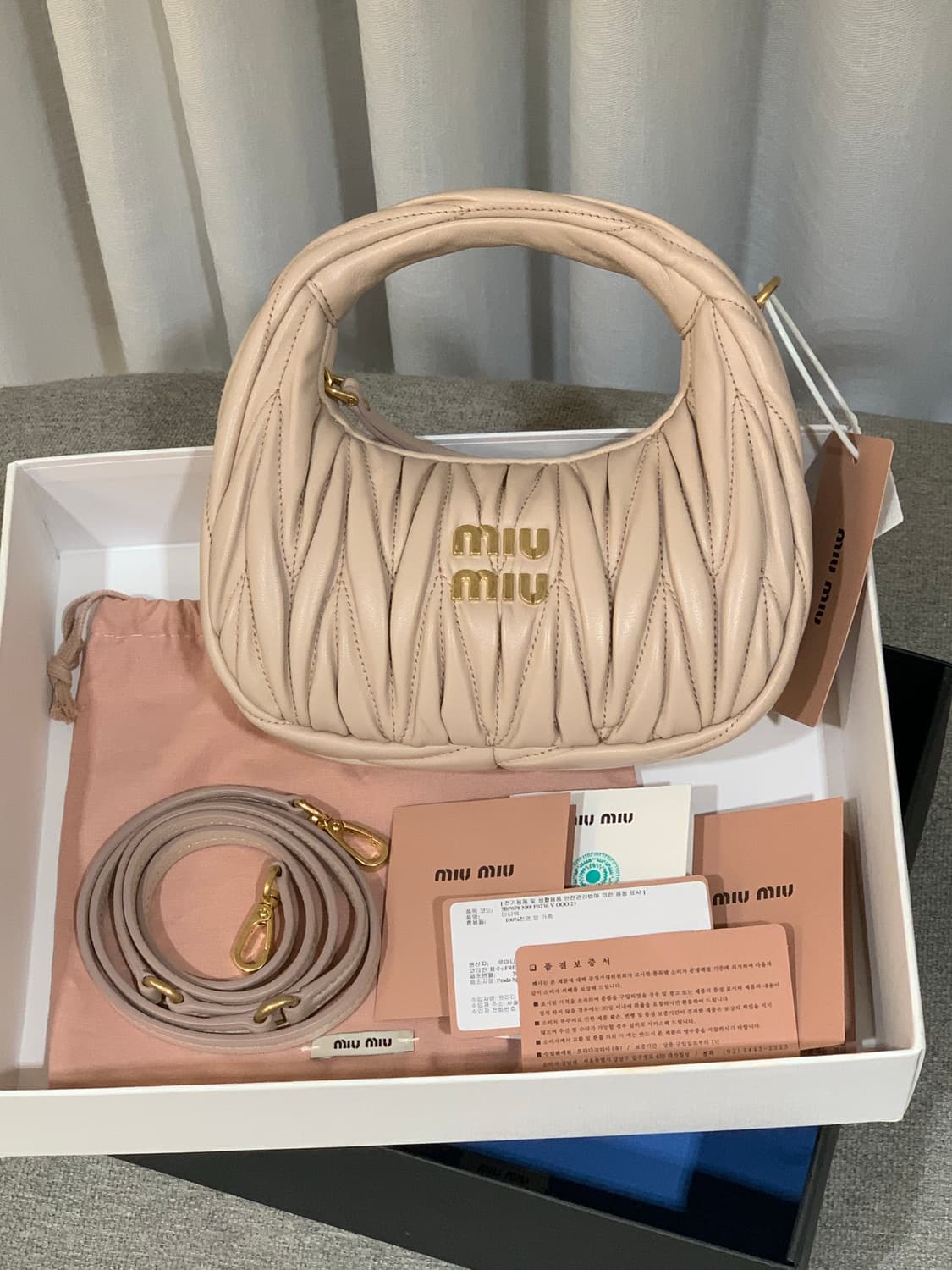 미우미우 완더백 마테라쎄 나파레더 호보백 미니 파우더핑크 5bp078 상품이미지1