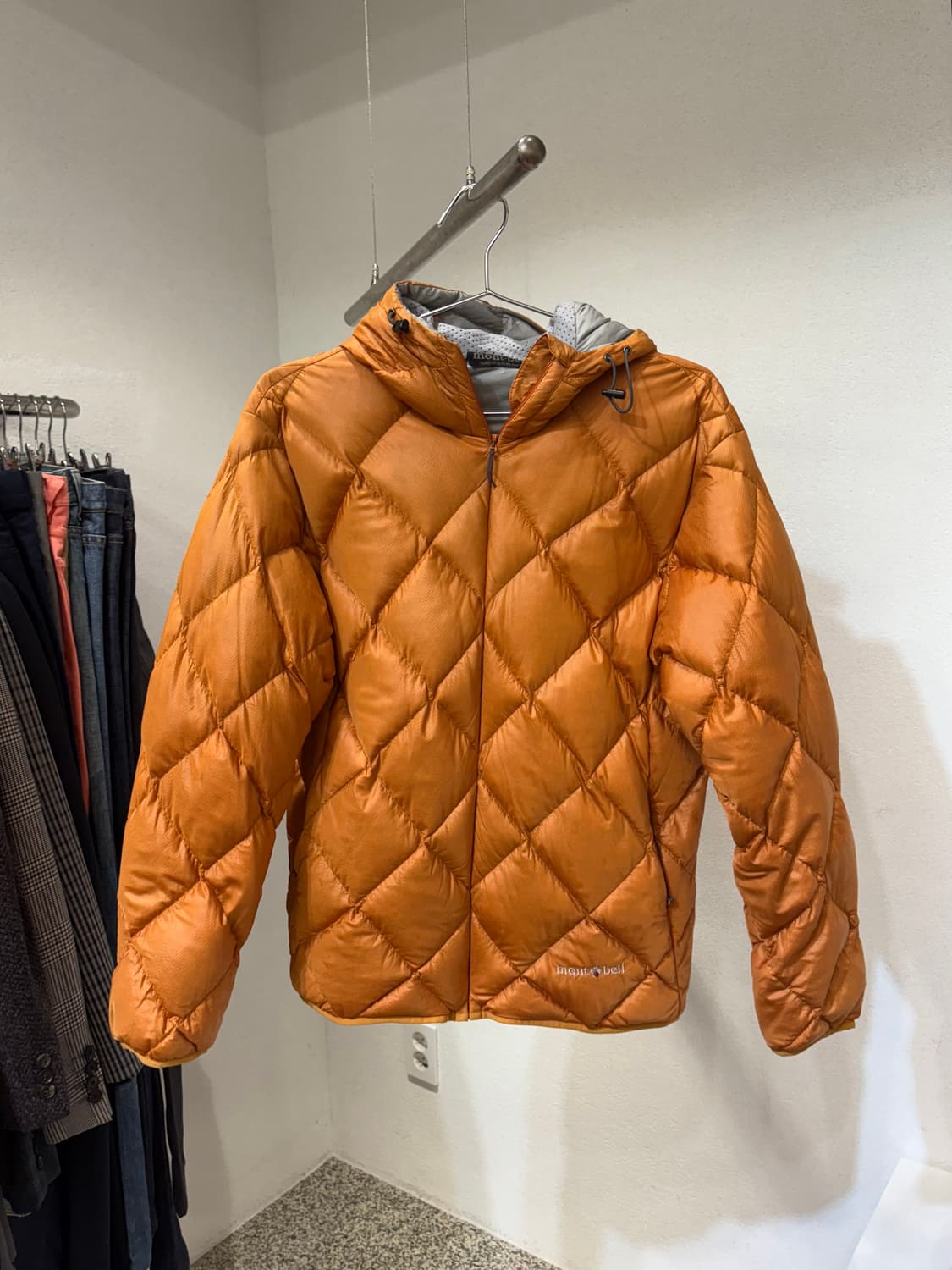 몽벨 다이아몬드 퀄팅 후드패딩 상품이미지1