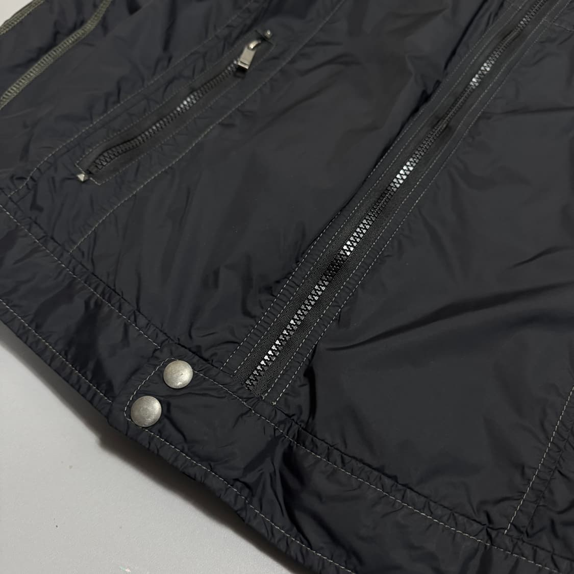 디젤(DIESEL) 블랙컬러 스티치 테크니컬 나일론 라이더스 자켓 상품이미지7