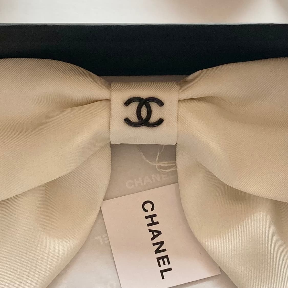 샤넬 실크리본 헤어핀 상품이미지3