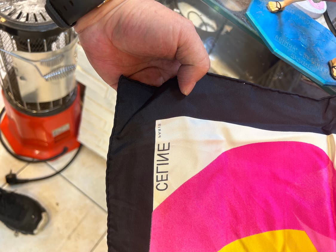 정품 셀린느 실크스카프 팝니다 상품이미지2