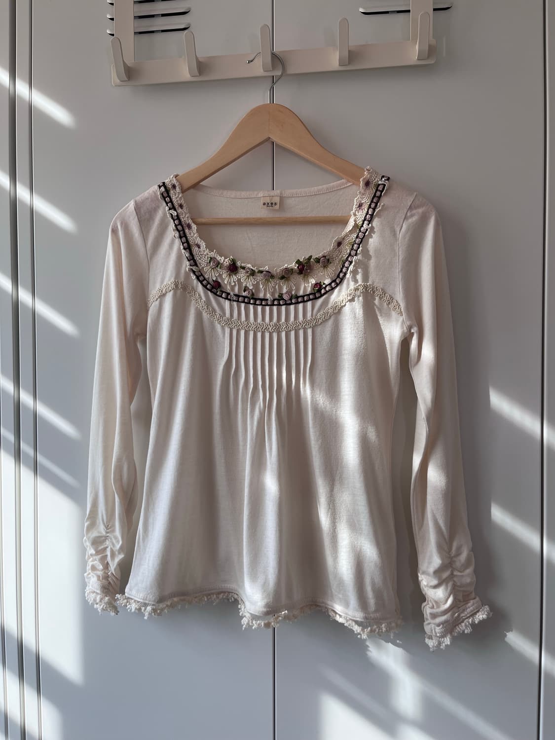 Axes femme 장미꽃 레이스 셔링 롱 슬리브 상품이미지4