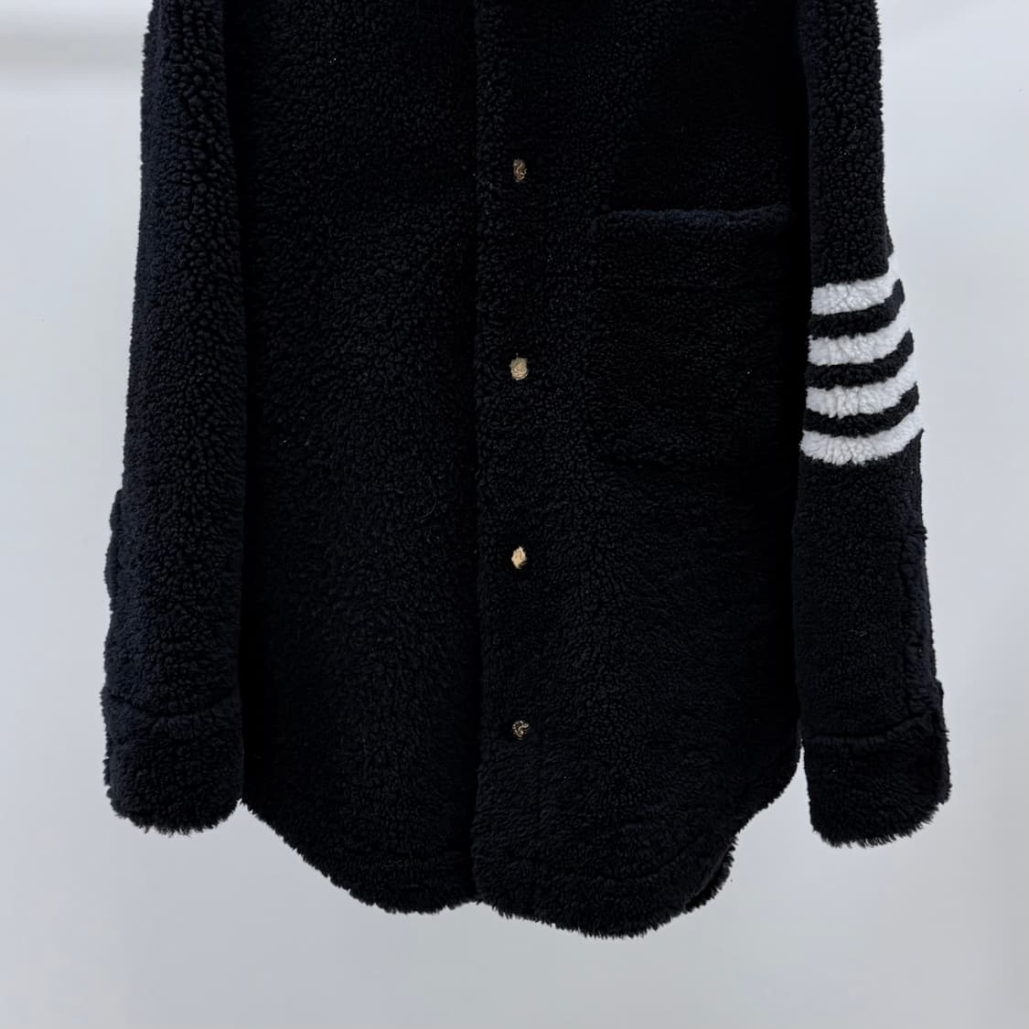 [S+급/오버핏1] 톰브라운 사선완장 다이드 시어링 레더 자켓 상품이미지4