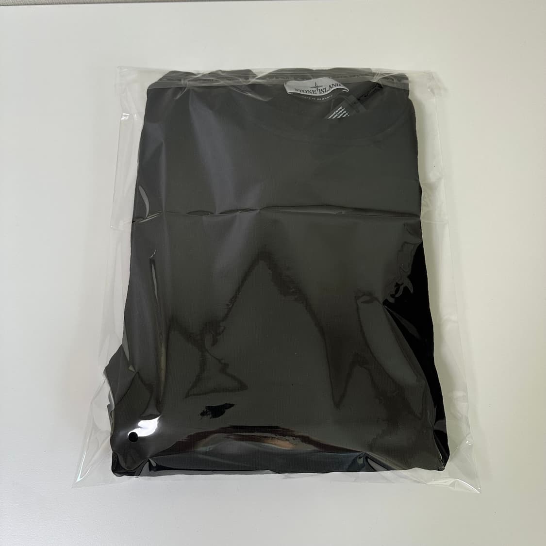 24SS 스톤아일랜드 올드이펙트 스웻셔츠 블랙 66060 상품이미지3