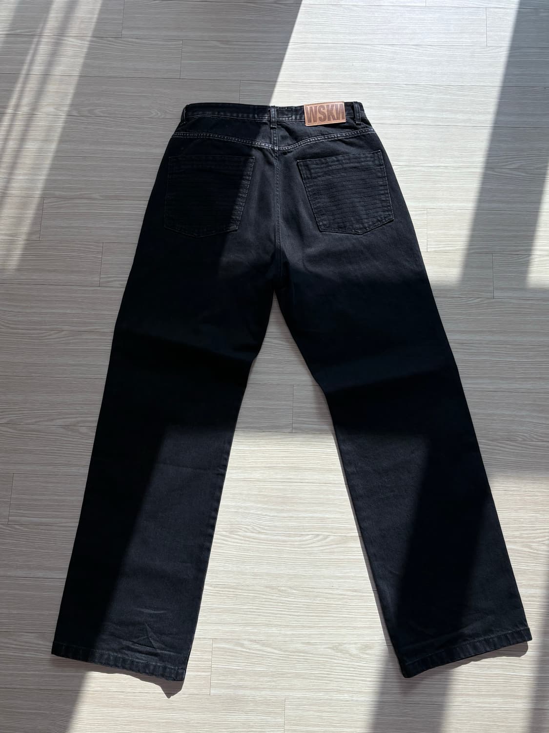 웨스켄 Embroidered Pocket Jeans (Black) 초판  상품이미지3