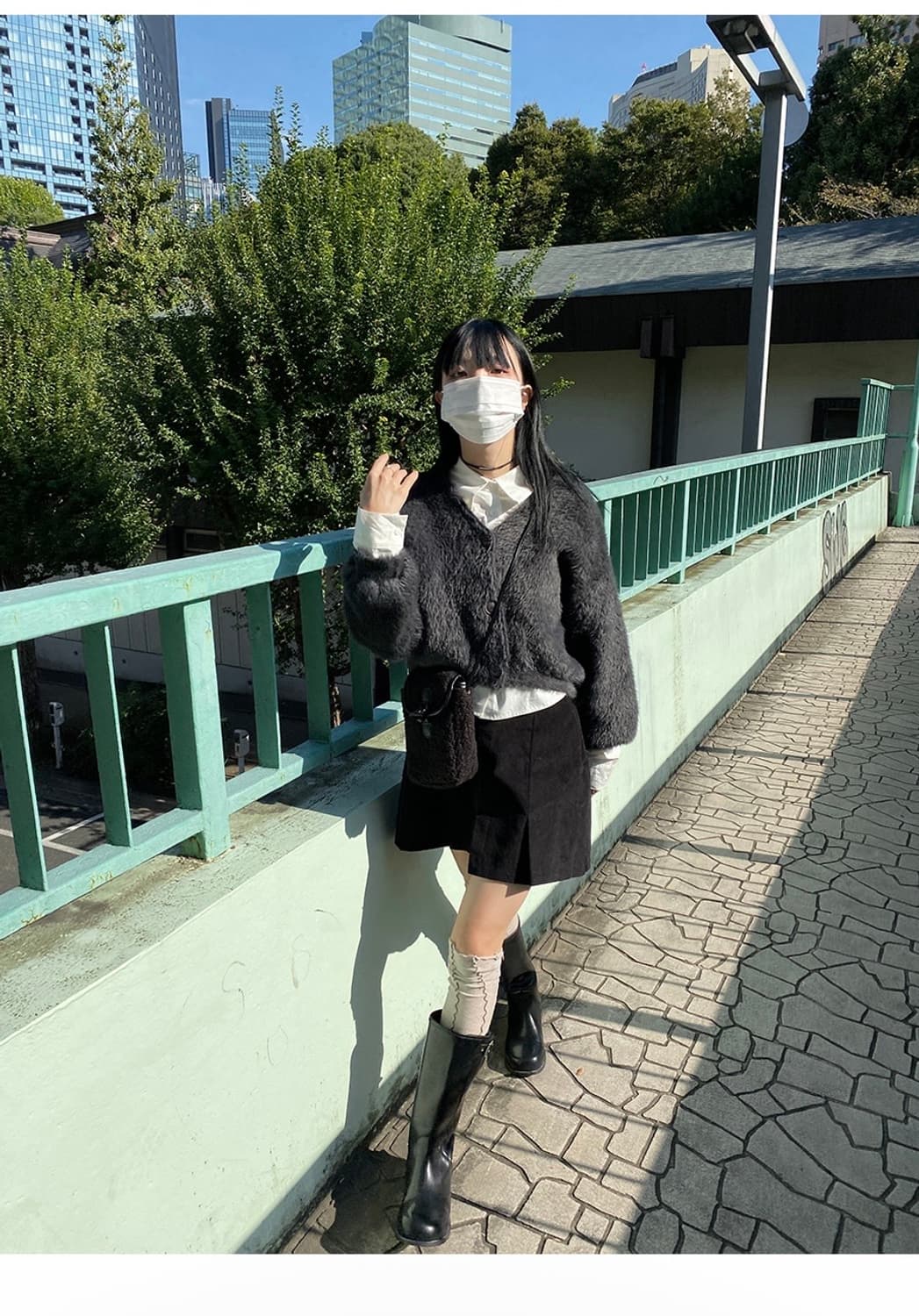 퍼 니트 크롭 가디건 차콜 그레이 상품이미지3