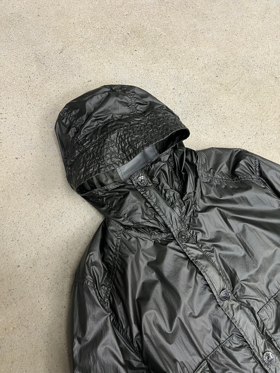 스톤아일랜드 와펜 다크 카키 글래스 후드 자켓 상품이미지5