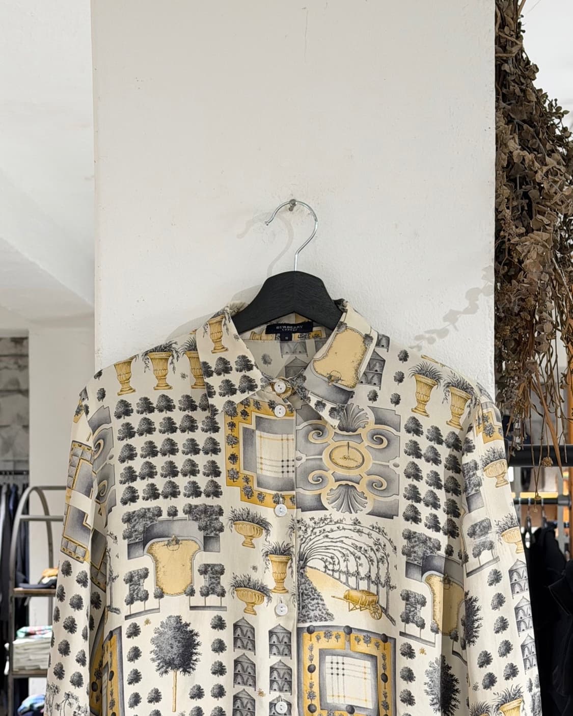 버버리 아이보리 옐로우 프린팅 셔츠  상품이미지4