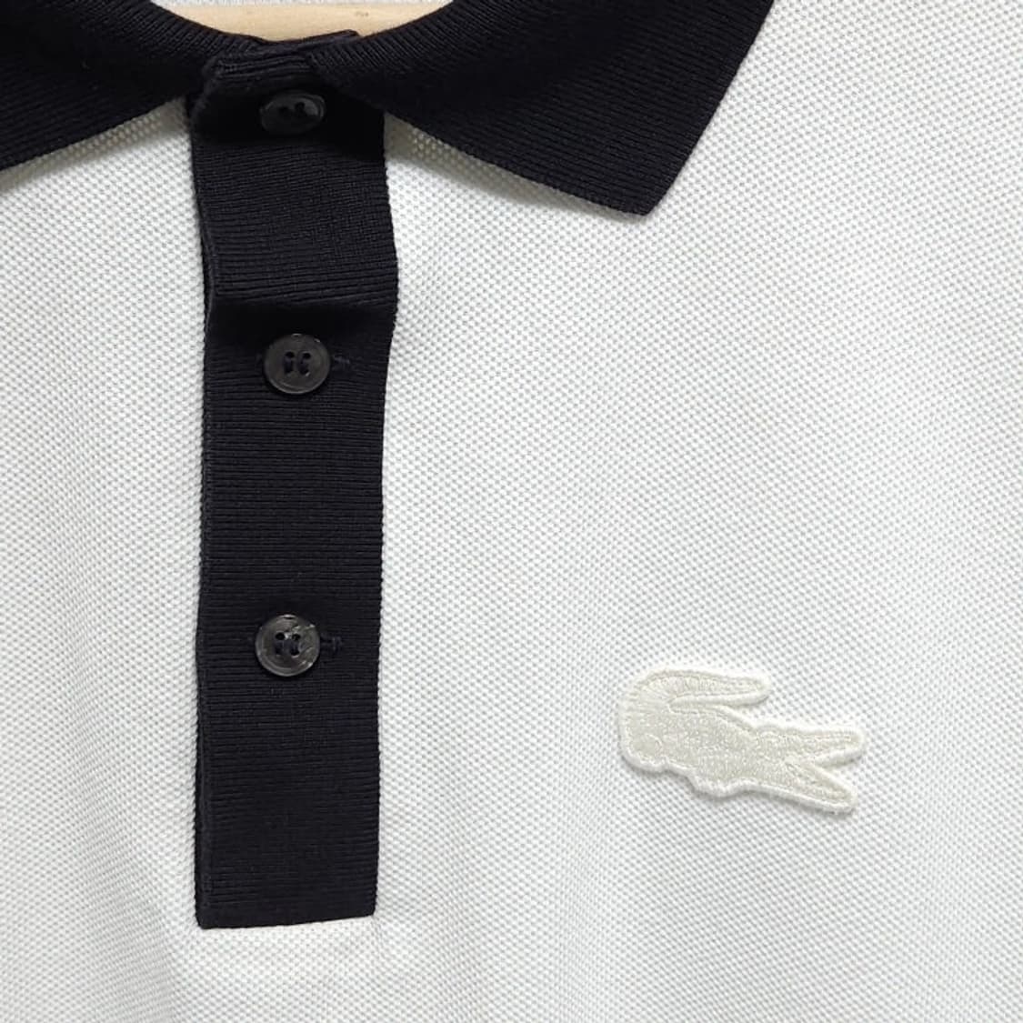 100 LACOSTE 라코스테 화이트 블랙배색 반팔 카라티 상품이미지3