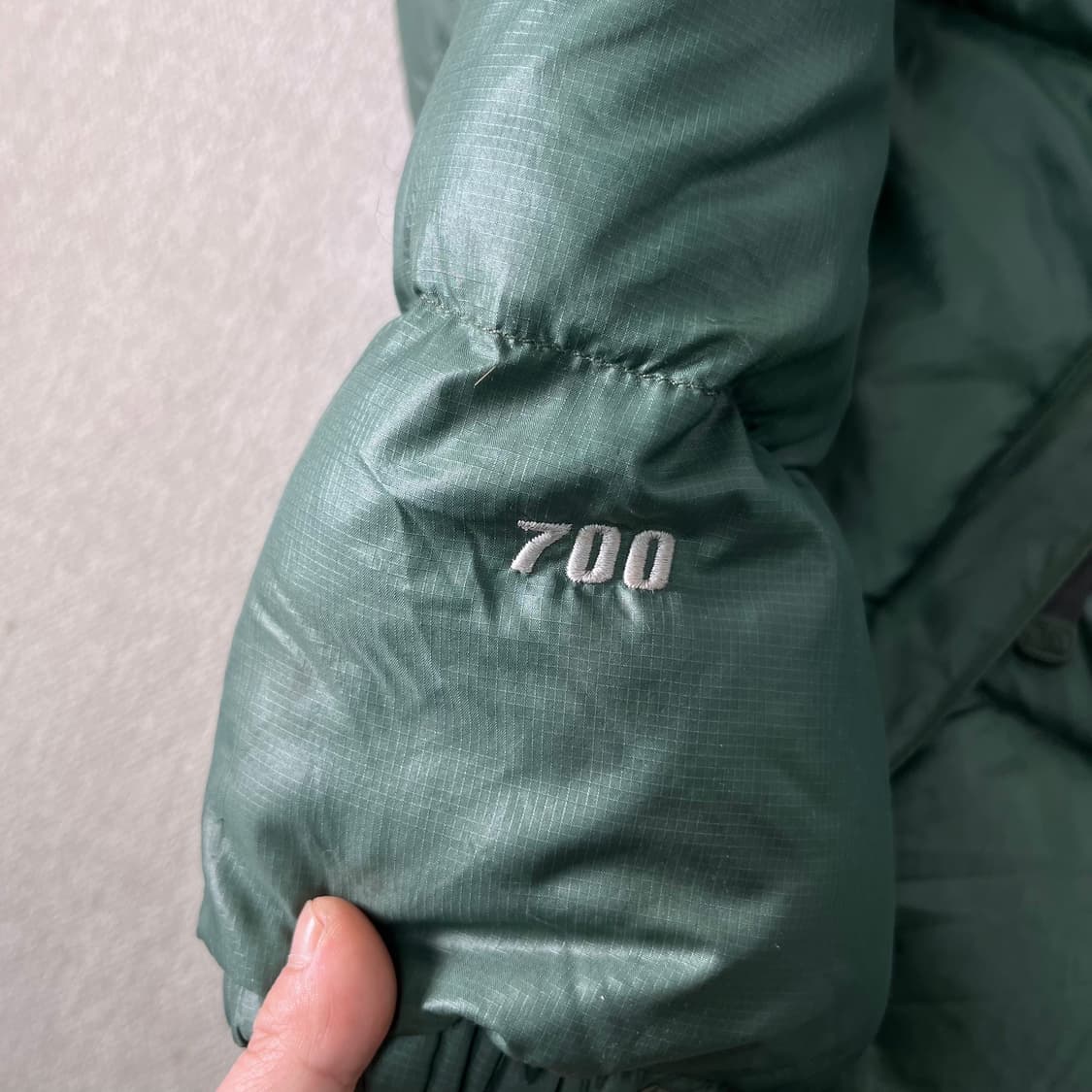 100 노스페이스 1996 눕시 700 카키 패딩 상품이미지5