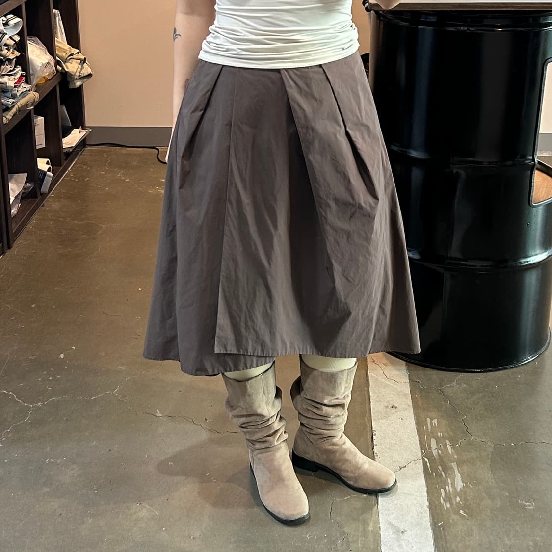 브라운 핀턱 언발 플레어 스커트 상품이미지7