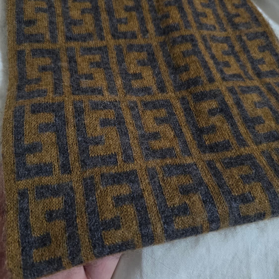 펜디 머플러 모헤어+ 알파카 상품이미지4