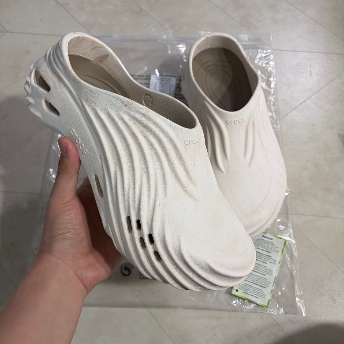 새상품(290)크록스 에코 웨이브 클로그 워터컬러 마블드 본 멀티 상품이미지1