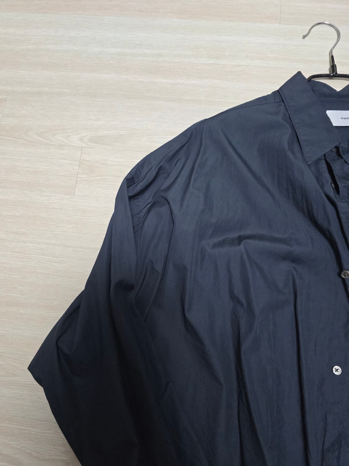그라프페이퍼 브로드 오버사이즈 레귤러 카라 셔츠
- 2 사이즈 상품이미지2